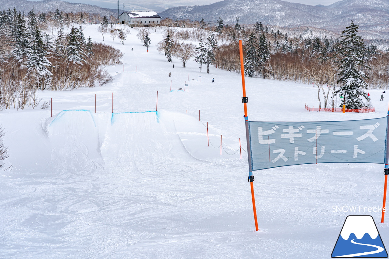 札幌国際スキー場｜３月の平日。粉雪コンディション、ゴンドラ＆リフト待ち無し、もちろん、ゲレンデも混雑無し。要するに、最高です(^_-)-☆